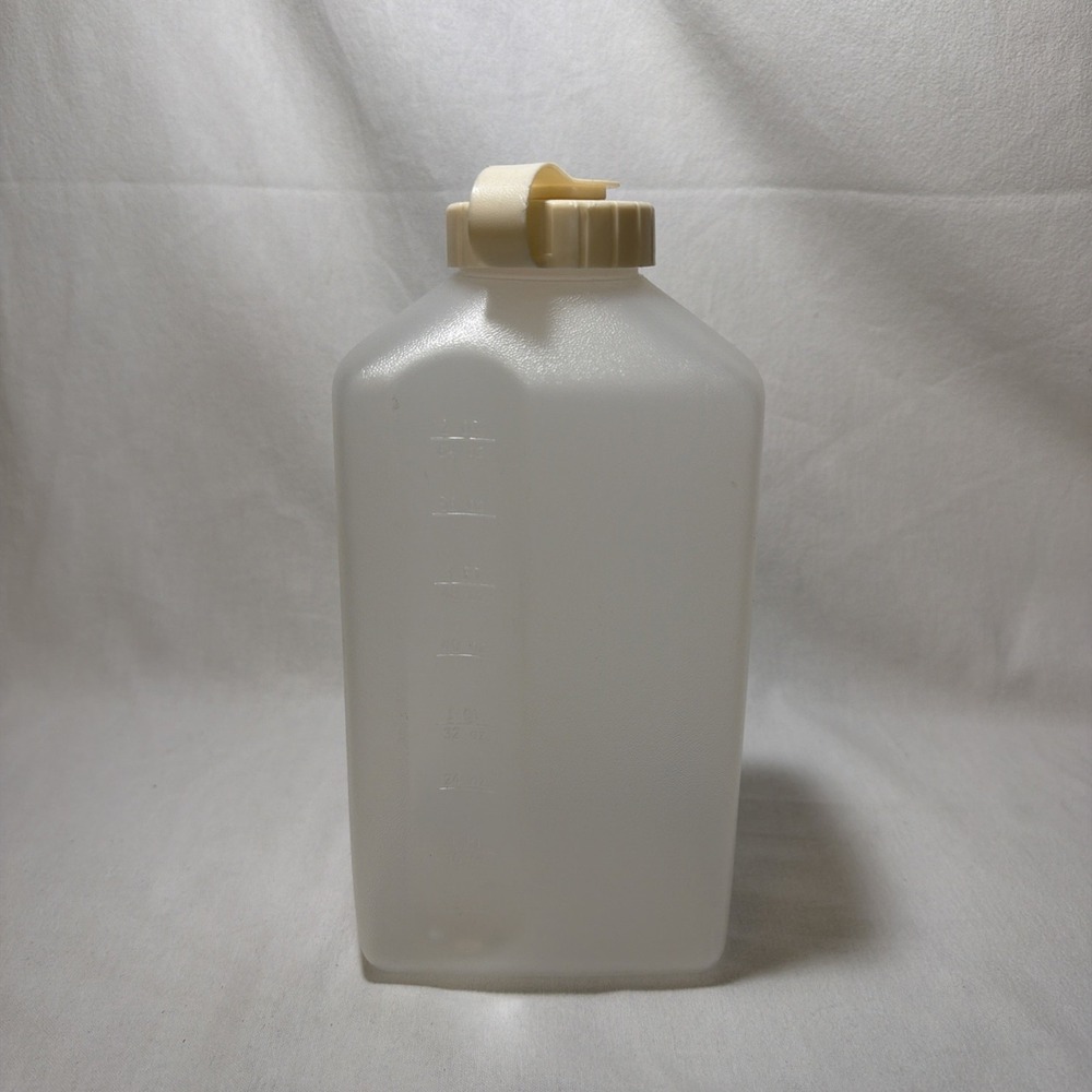 Vtg Rubbermaid 2 Quart‎ 64 Oz Drink Container Almond Flip Top Lid Item 2468